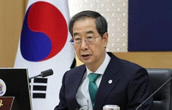 李在明90度鞠躬，韩国政界对两大财阀的感恩之举