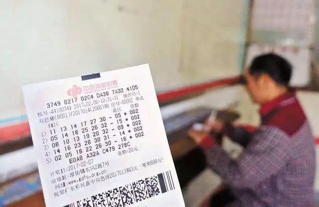 女子用家人生日买彩票中1032万，生活因小幸运而精彩