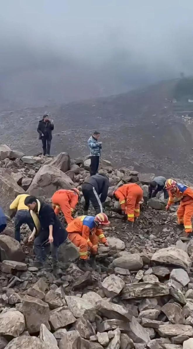 甘肃宕昌山体滑坡，31名被困人员获救的背后